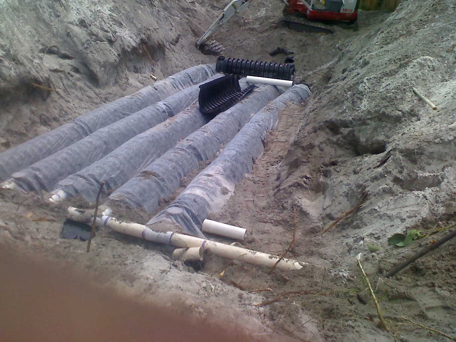 Drain field chamber rows laid in a trench with distribution piping